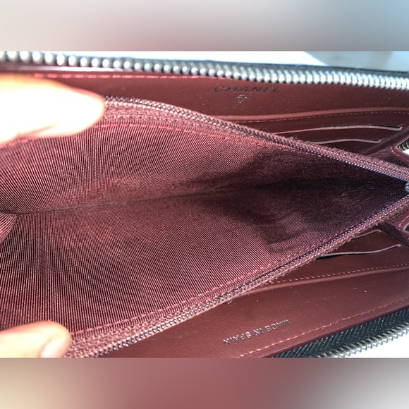 CHANEL long zipped wallet - chevron - Picture 12 of 16